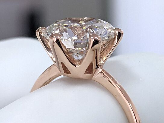 3,07 ct. diamant solitære ring, i 14 kt roseguld (Lab fremstillet). IGI