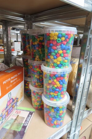 Diverse perler, magnetsæt mv.