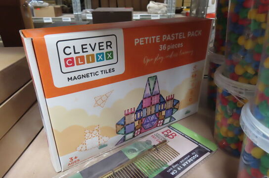Diverse perler, magnetsæt mv.