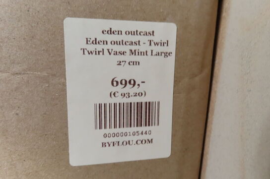 Twirl vase EDEN OUTCAST
