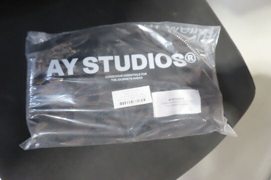2 stk toilettasker AY STUDIOS