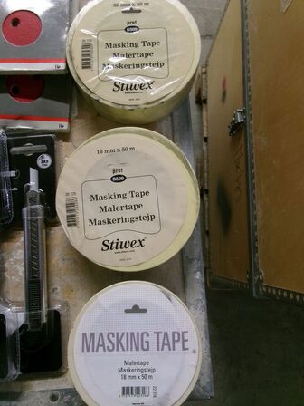 Sandpapir, hobbyknive, maletape m.m.