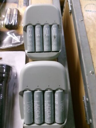 Brevsprække, dørhåndtag, batteriopladere, dørklokke, lommelygter, hængelåse