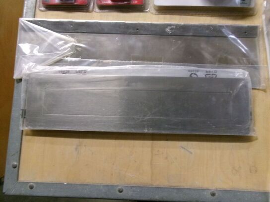 Brevsprække, dørhåndtag, batteriopladere, dørklokke, lommelygter, hængelåse