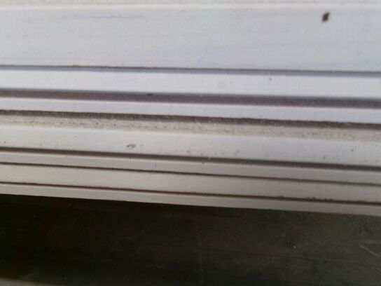 Ca. 48 m profilbrædder, uhøvlet, hvidmalet