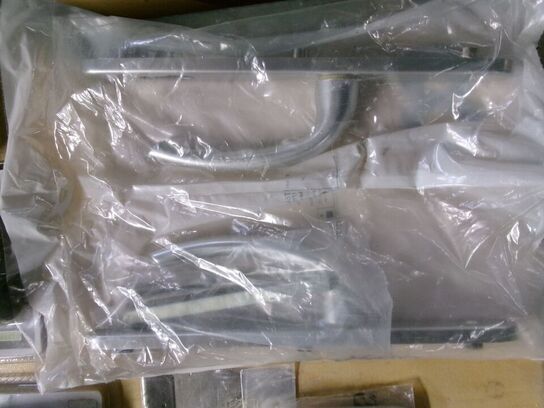 Brevsprække, dørhåndtag, batteriopladere, dørklokke, lommelygter, hængelåse