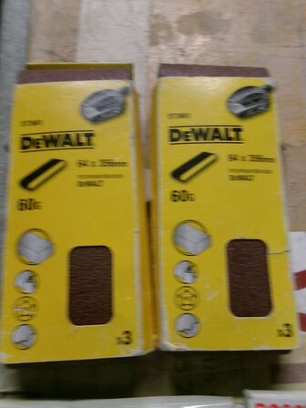 Sandpapir, hobbyknive, maletape m.m.