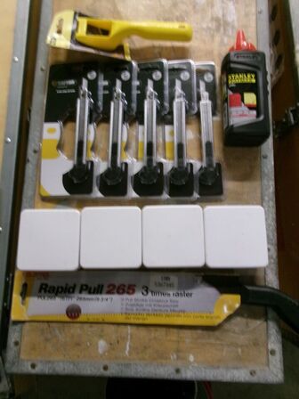 Håndsav, samlebokse, hobbyknive m.m.