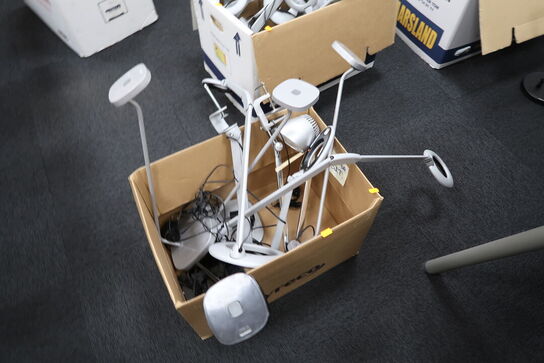 Kasse med skrivebordslamper LUXO Ovelo 4 m.fl.