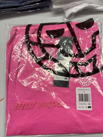 4.500 enheder sportstøj (se beskrivelse)