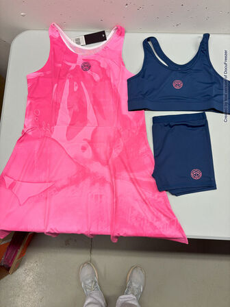 4.500 enheder sportstøj (se beskrivelse)