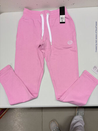 4.500 enheder sportstøj (se beskrivelse)