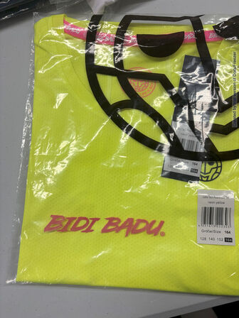 4.500 enheder sportstøj (se beskrivelse)