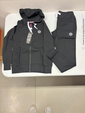 4.500 enheder sportstøj (se beskrivelse)