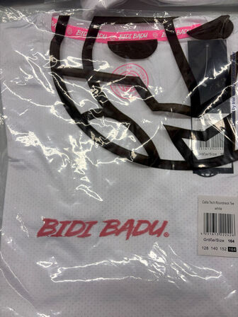 4.500 enheder sportstøj (se beskrivelse)