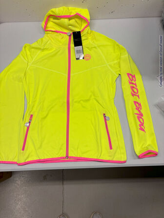 4.500 enheder sportstøj (se beskrivelse)