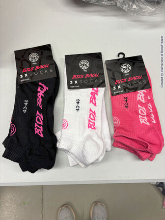 4.500 enheder sportstøj (se beskrivelse)