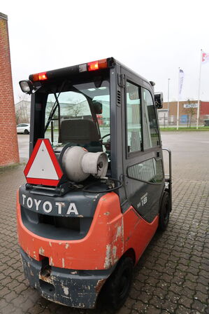 Gas Gaffeltruck TOYOTA 02-8FGF18 (uden gasflaske)