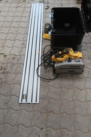 Dyksav DEWALT DW3320 -QS med skinne og 2 batterier