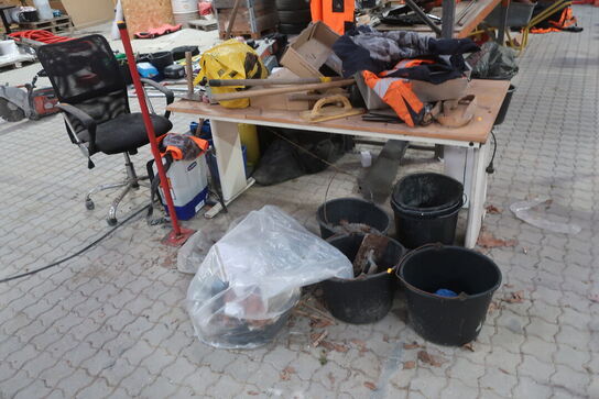 Bord, stol, værktøj m.m.