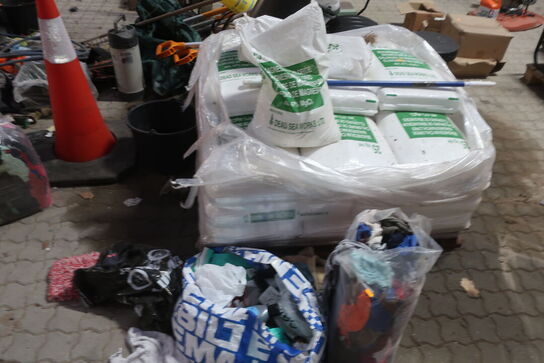 Vejsalt, haveredskaber m.m.