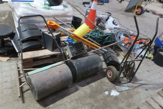 Vejsalt, haveredskaber m.m.