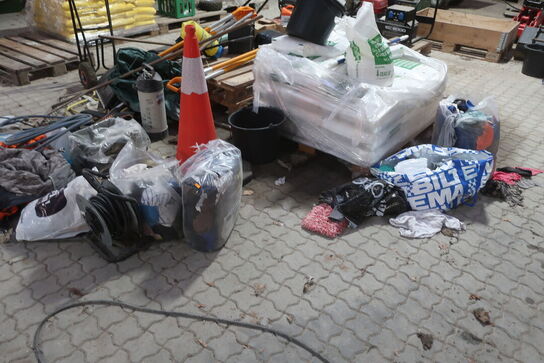 Vejsalt, haveredskaber m.m.