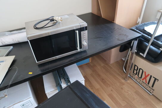 Bord med mikrobølgeovn