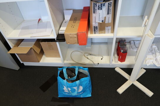 Reolsystem med div. Kontorartikler