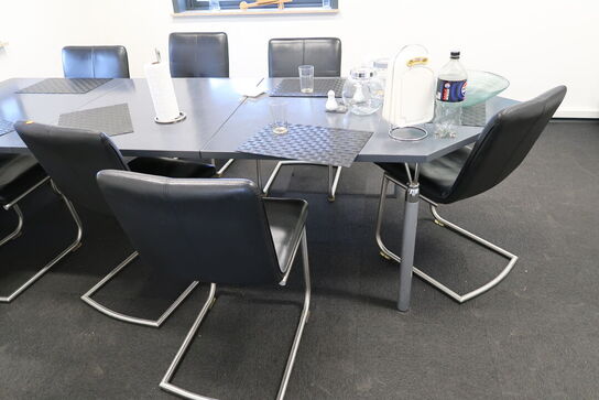 Spisebord med 8 stk. spisebordsstole