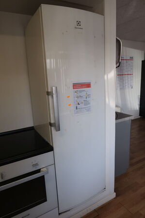 Køleskab ELECTROLUX ERE4118A0W