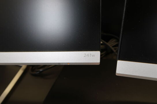 2 stk. computerskærme HP 24 FW, tastatur, mus, lommeregner m.m.