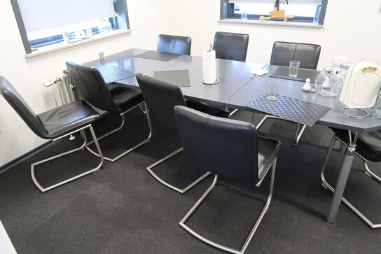 Spisebord med 8 stk. spisebordsstole