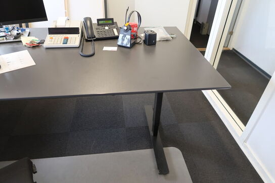 El. hæve/sænke skrivebord uden indhold med kontorstol