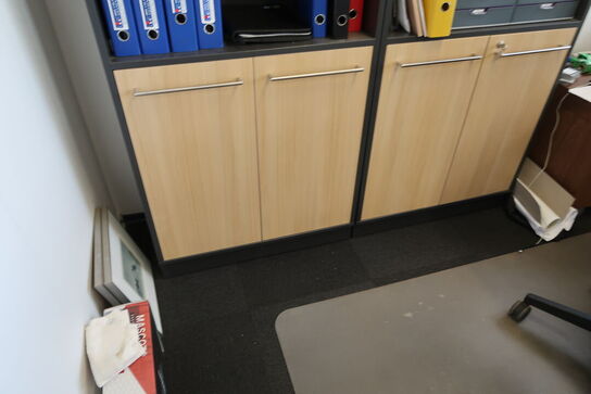 2 stk. reoler/skabe uden indhold