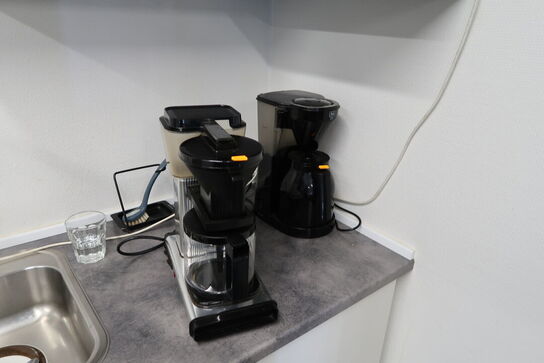 2 stk. kaffemaskiner, mikrobølgeovn, elkedel
