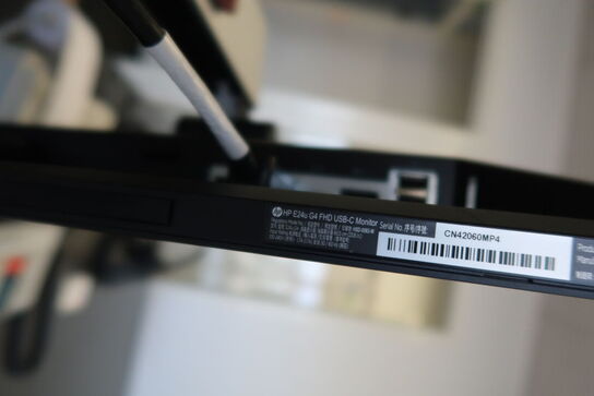 2 stk. computerskærme HP E24u G4, tastatur, mus, headset JABRA m.m.