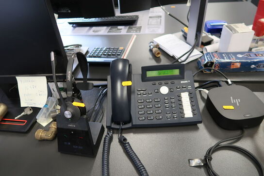 2 stk. computerskærme LENOVO T24i-20, tastatur, dockingstation, mus m.m.