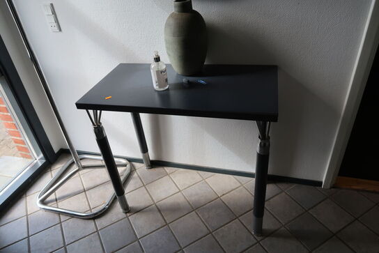 Stumtjener samt bord