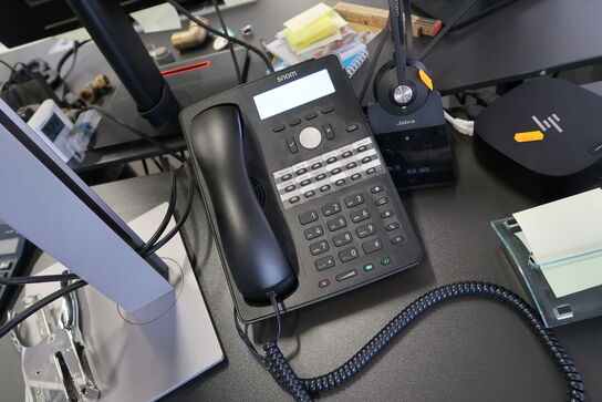 2 stk. computerskærme HP E243, tastatur, headset JABRA, dockingstation m.m.