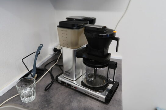 2 stk. kaffemaskiner, mikrobølgeovn, elkedel
