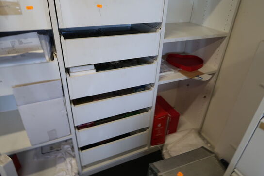 Reolsystem med div. Kontorartikler