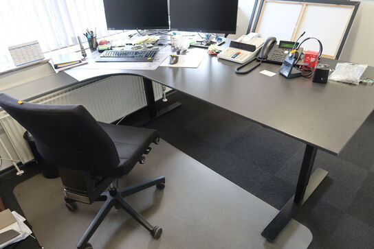 El. hæve/sænke skrivebord uden indhold med kontorstol