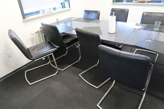 Spisebord med 8 stk. spisebordsstole