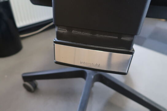 El. hæve/sænke skrivebord uden indhold med kontorstol