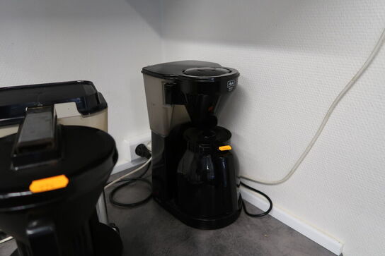 2 stk. kaffemaskiner, mikrobølgeovn, elkedel