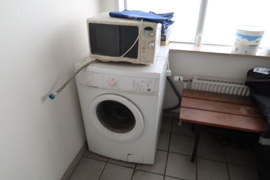 Vaskemaskine ELECTROLUX samt mikrobølgeovn