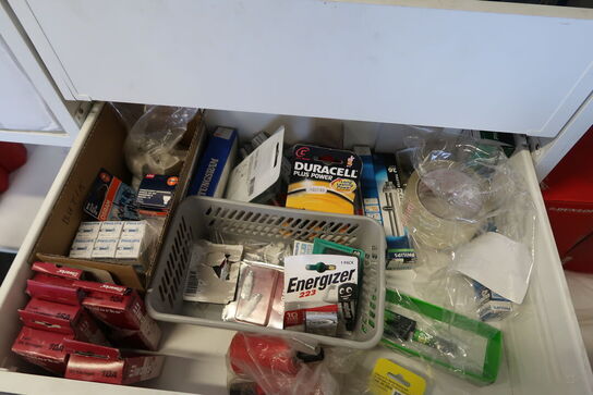 Reolsystem med div. Kontorartikler