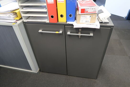 2 stk. skabe/jalousiskabe uden indhold