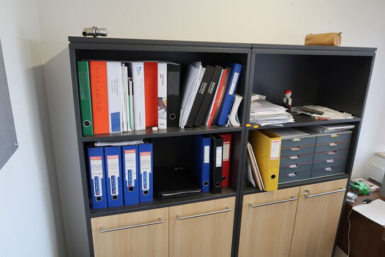 2 stk. reoler/skabe uden indhold